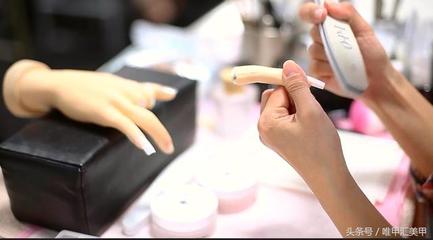 重塑信任 当顾客对美甲店服务心存疑虑时的应对之道